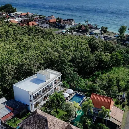 Govardhan Nusa Penida